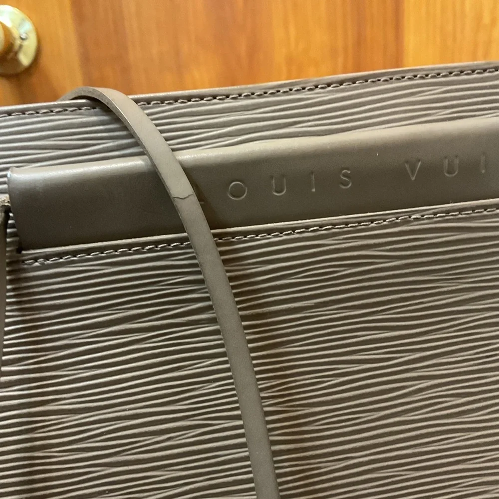 Louis Vuitton St Tropez Handbag - Picture 8 of 10